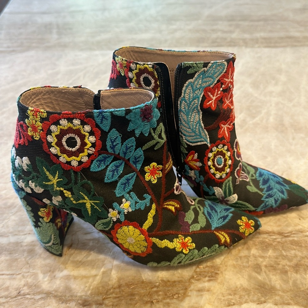 Stuart Weitzman Embroidered Boots - size: 9.5 M